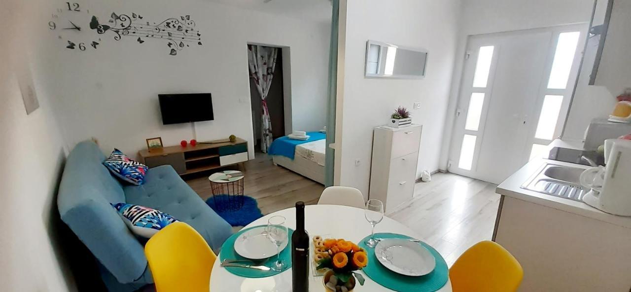 Lennida Studio Apartman With Free Parking Kavran Bagian luar foto