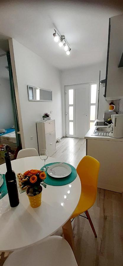 Lennida Studio Apartman With Free Parking Kavran Bagian luar foto